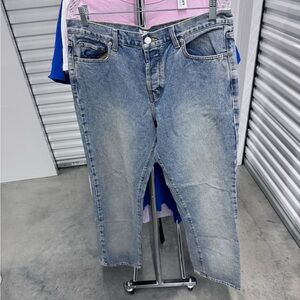 Calvin Klein Jeans | Straight Leg Jeans in Light Wash | size 20